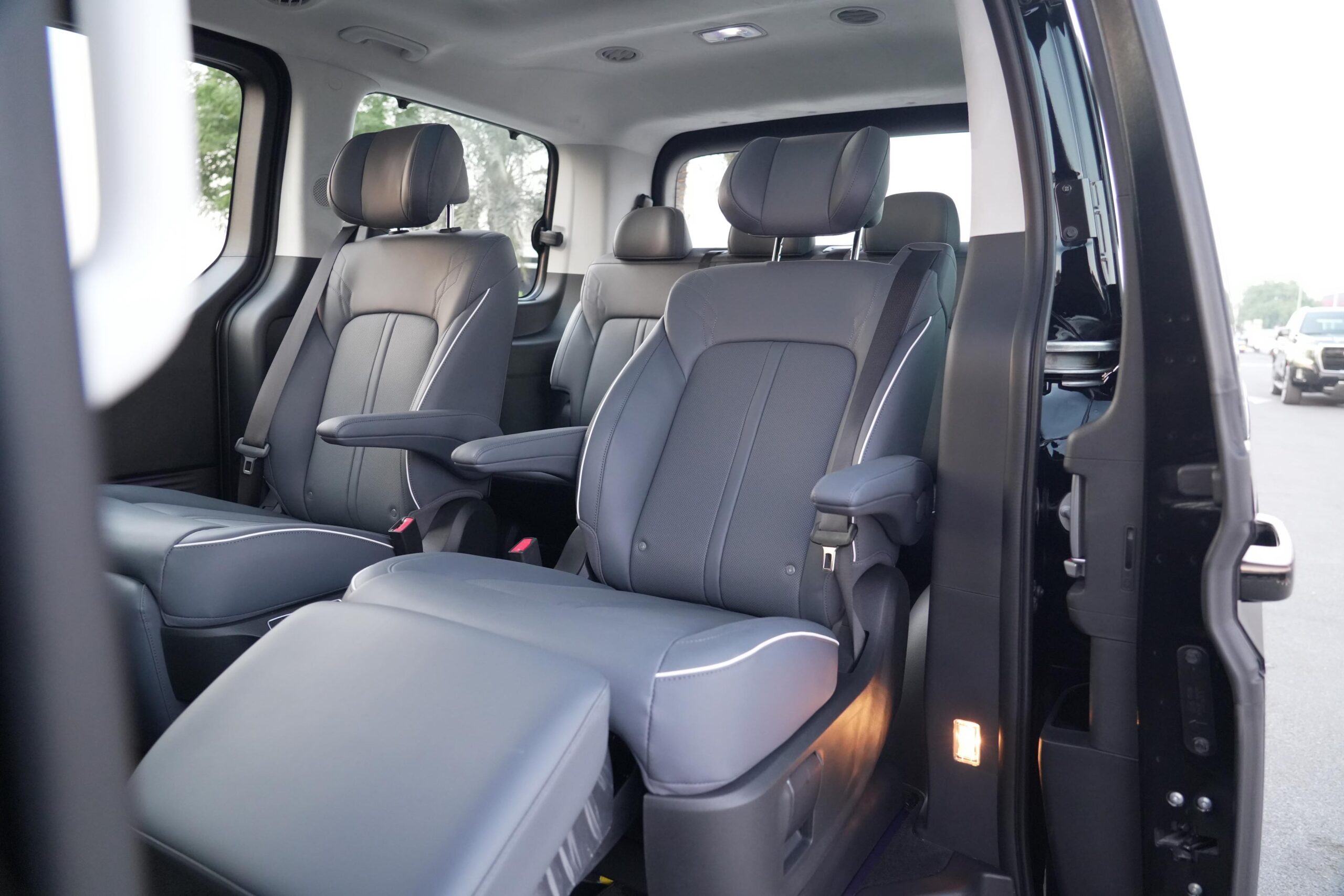 HYUNDAI STARIA 2024 LUXURY 7 SEATER